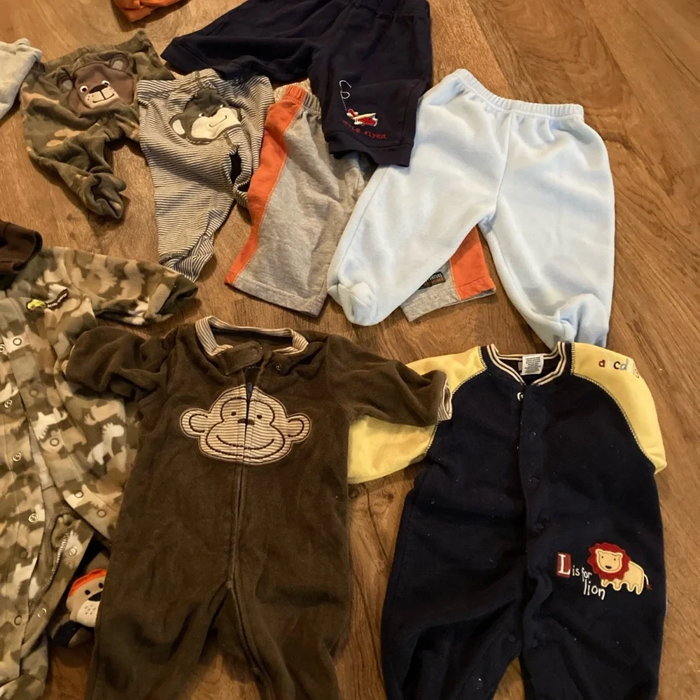 Bundle #3 boys 0-3 month clothes - Picture 4 of 5